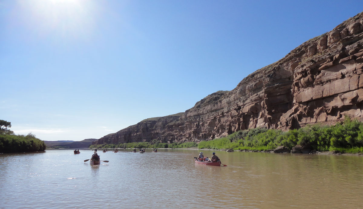 Red rocks and brown mud on the Green River